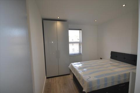 1 bedroom in a house share to rent, Buxton Road, London, NW2