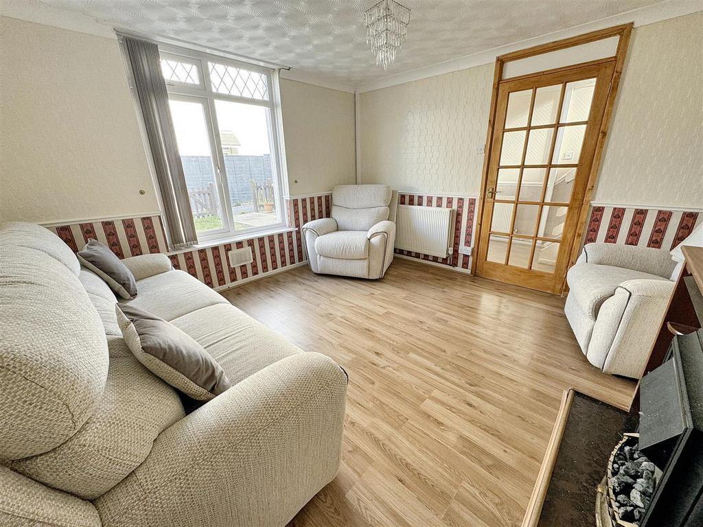 Ger Y Gwendraeth, Kidwelly 3 bed terraced house for sale £100,000