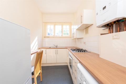 2 bedroom apartment to rent, Riggindale Road, London SW16