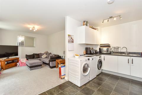 2 bedroom ground floor flat for sale, Dale Square, Havant, Hampshire