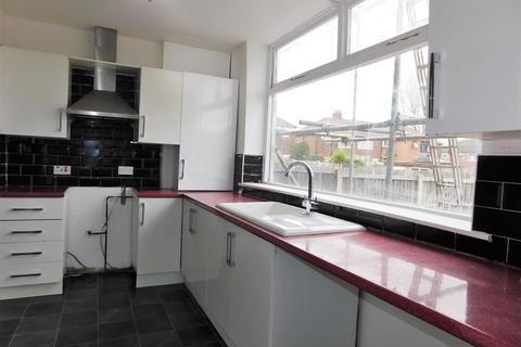 3 bedroom terraced house to rent, Coronation Road, Droylsden, Manchester