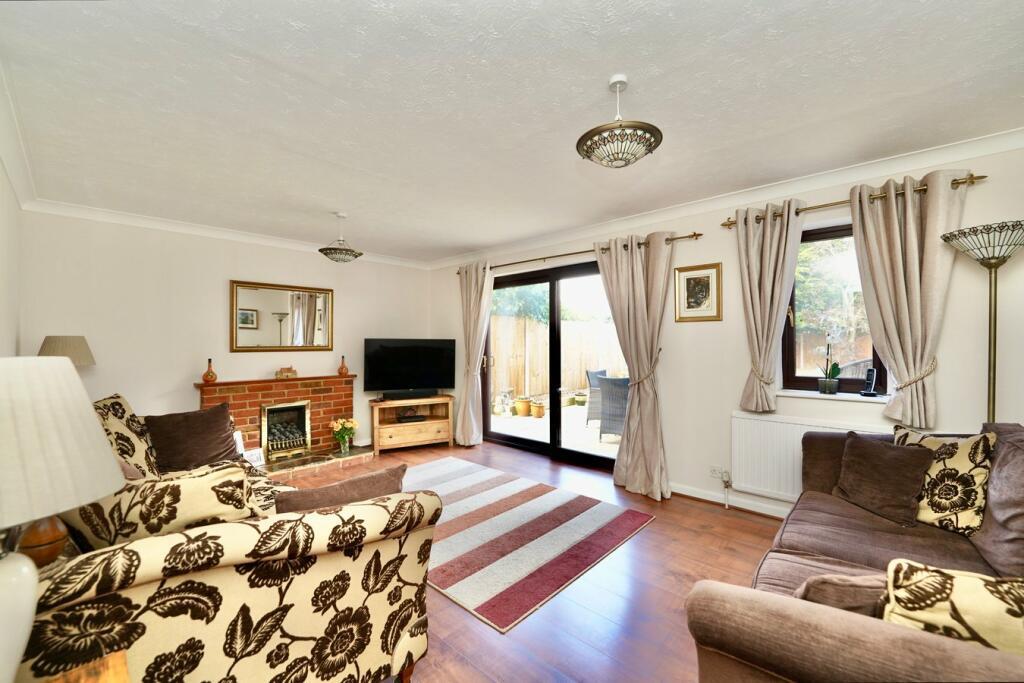 High Street, Riseley, Bedford, MK44 5 bed detached house for sale £543,000
