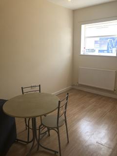 2 bedroom ground floor flat to rent, Commercial Road, Swindon SN1