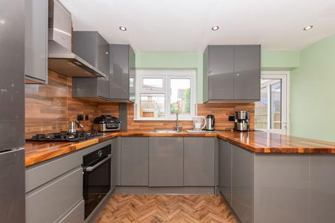 24 Cringlebrook, Belgrave, Tamworth, B77 2NG