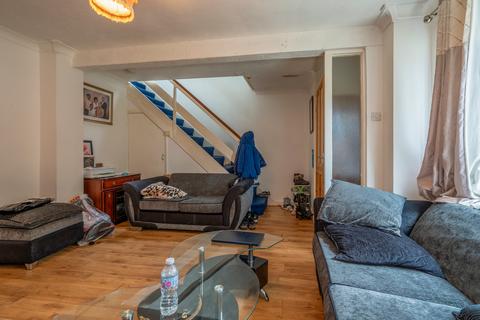 3 bedroom end of terrace house for sale, Crownmead Way, Romford RM7