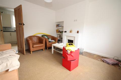 3 bedroom house to rent, The Oval, Guildford