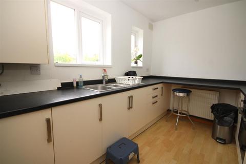 3 bedroom house to rent, The Oval, Guildford