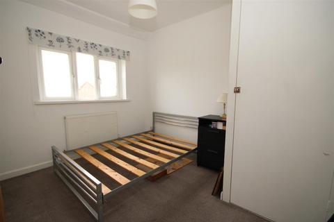 3 bedroom house to rent, The Oval, Guildford