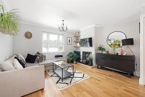 104 Farningham Road, Caterham, CR3 6LJ