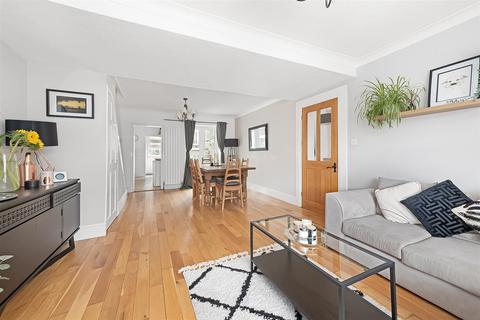 104 Farningham Road, Caterham, CR3 6LJ