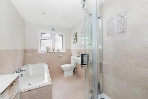 104 Farningham Road, Caterham, CR3 6LJ