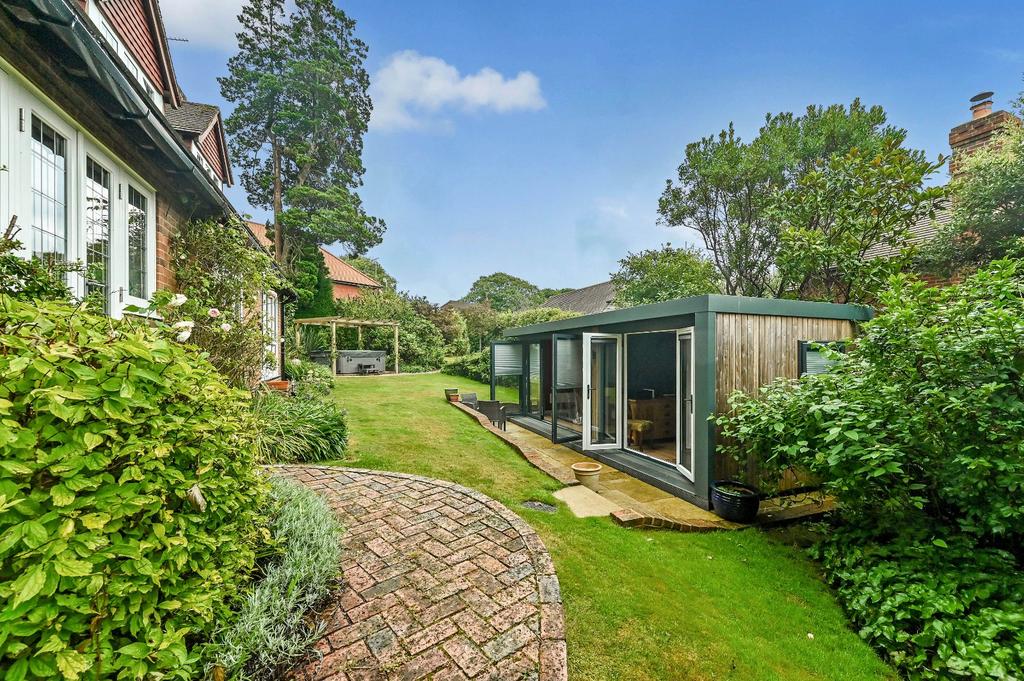 Wrap-Around Garden