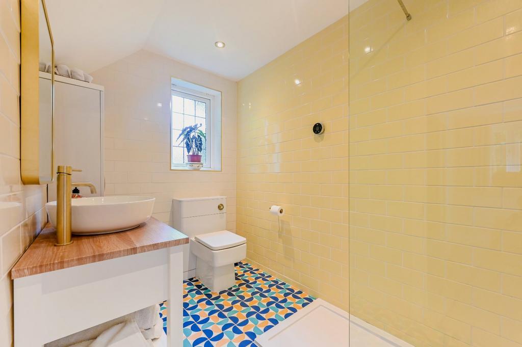 En-Suite Bathroom