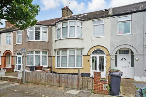 5 bedroom terraced house for sale, Lyndhurst Gardens, Barking IG11