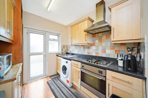 5 bedroom terraced house for sale, Lyndhurst Gardens, Barking IG11