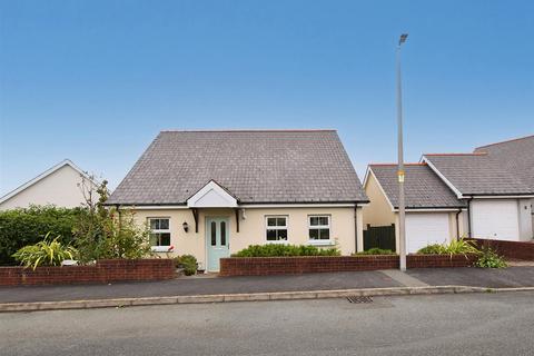 2 bedroom detached bungalow for sale, Maes Waldo, Fishguard