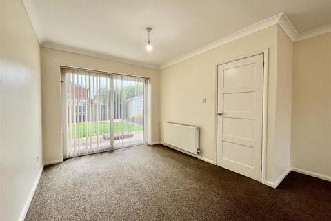 3 bedroom semi-detached house for sale, Parkways Avenue, Oulton, Leeds