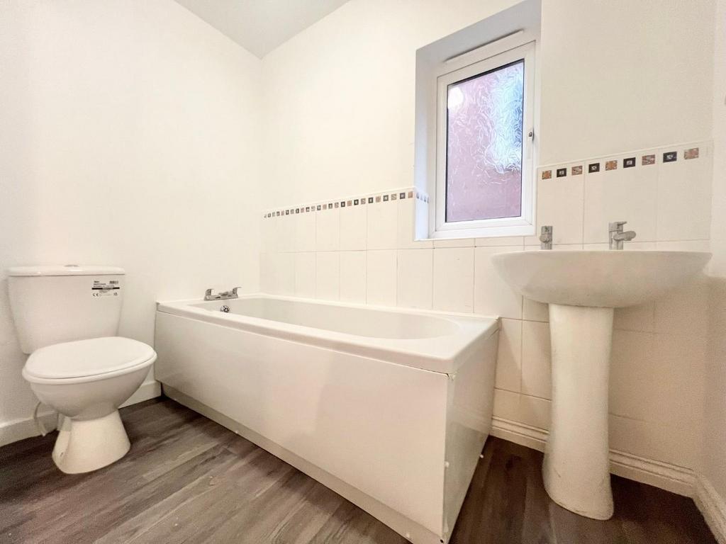 Main bath.jpg