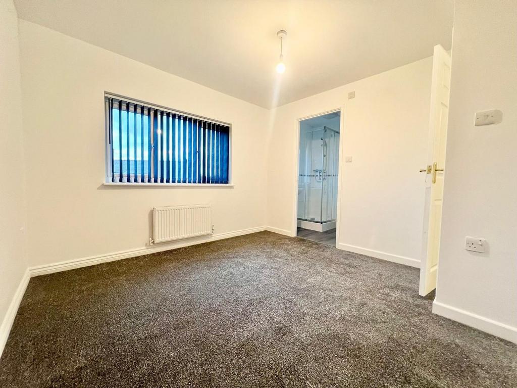 Main bedroom 2.jpg