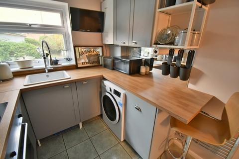 2 bedroom flat for sale, Manor Close, Ferndown, BH22