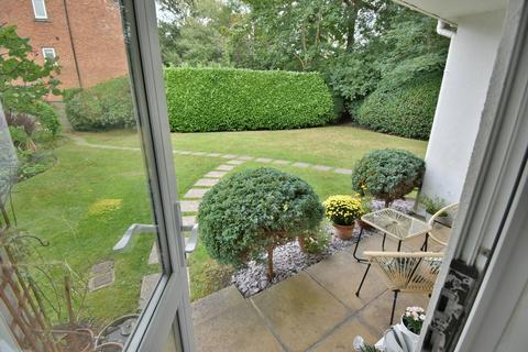 2 bedroom flat for sale, Manor Close, Ferndown, BH22