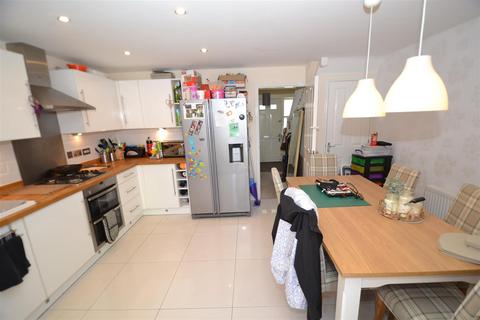 4 bedroom semi-detached house for sale, Little Green Lane, Heckmondwike