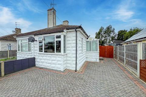 2 bedroom bungalow for sale, Hillcrest, Clacton-On-Sea CO15