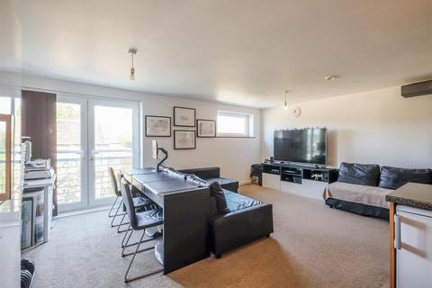 2 bedroom flat for sale, Halifax Road, Huddersfield