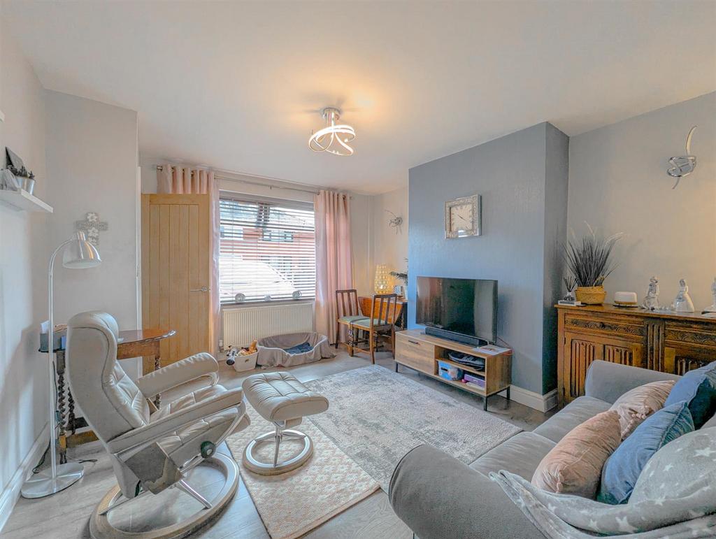 Laxey Crescent, Leigh 3 bed semidetached house for sale £169,950