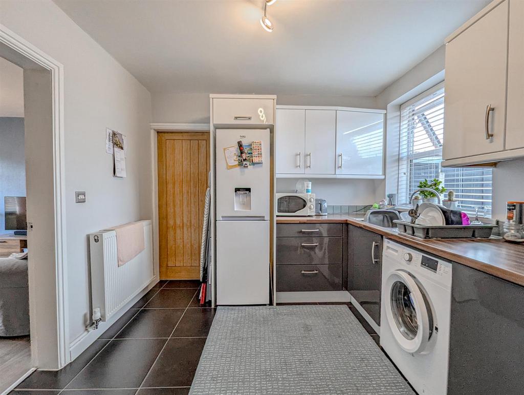 Laxey Crescent, Leigh 3 bed semidetached house for sale £169,950
