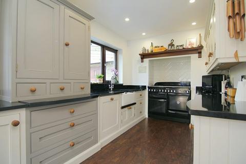 4 bedroom detached house for sale, Back Lane, New Farnley, LS12 5HN