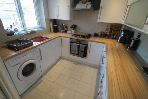 2 bedroom semi-detached house to rent, Bromley Road, Bicton Heath