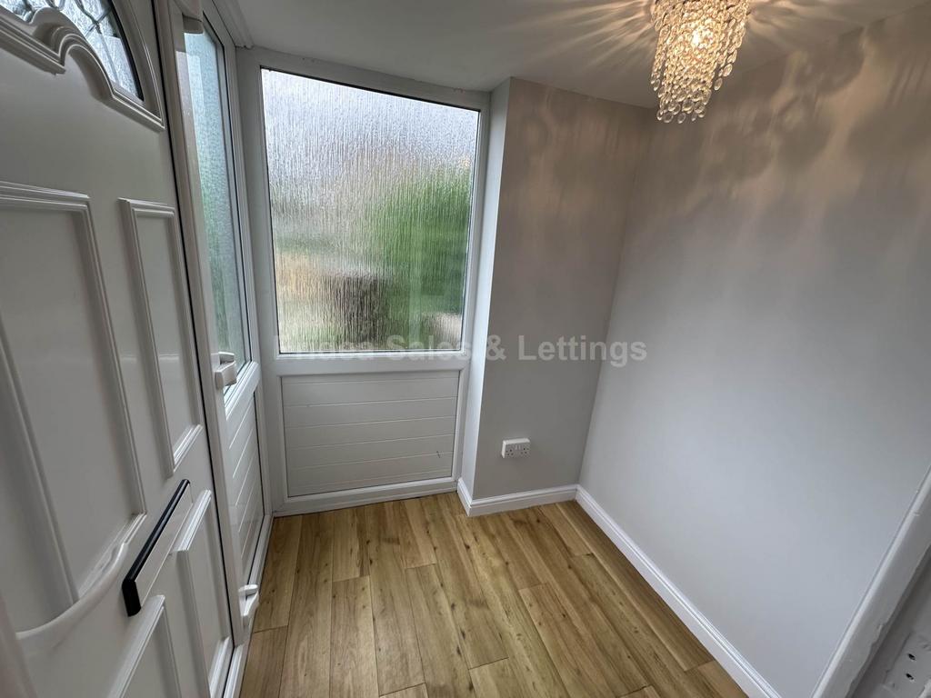 Antrim Road, Lincoln 2 bed semidetached house to rent £850 pcm (£196 pw)