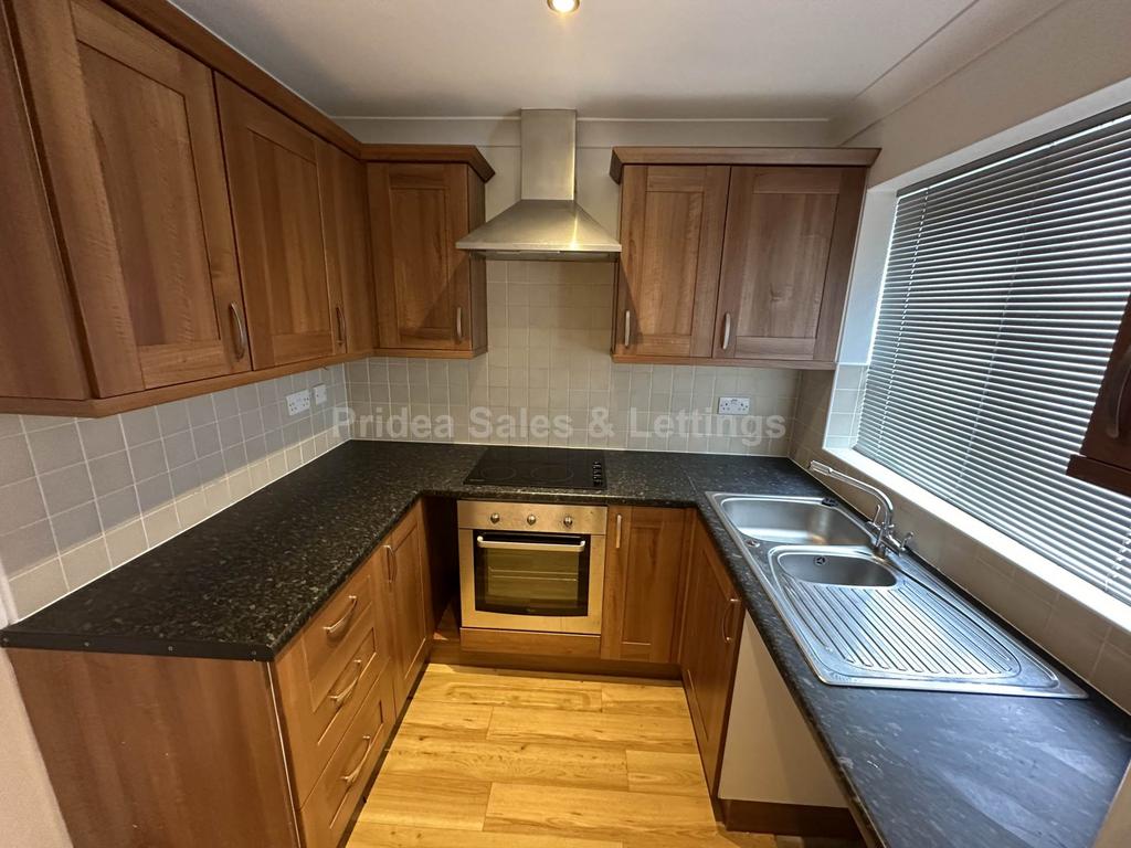 Antrim Road, Lincoln 2 bed semidetached house to rent £850 pcm (£196 pw)