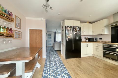 27 Barley Farm Road, Exeter, EX4 1NN