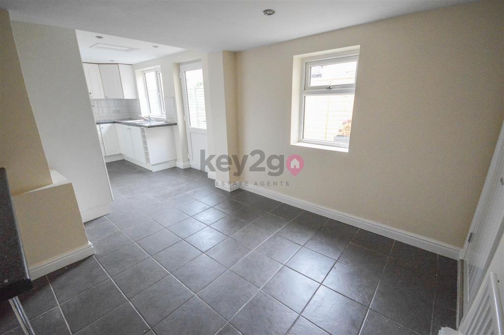 Sheffield Road, Killamarsh... 3 bed terraced house to rent £800 pcm