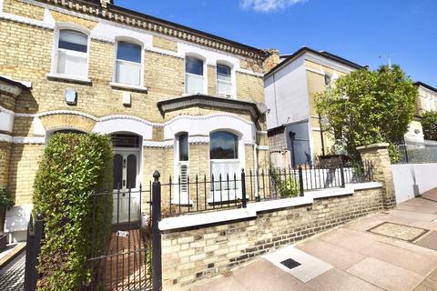 4 bedroom terraced house to rent, Wakehurst Road, London SW11