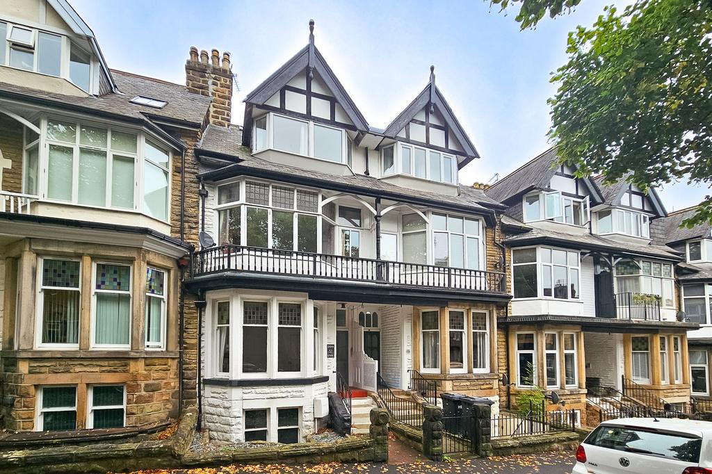 Belmont Road, Harrogate, HG2 4 bed terraced house to rent £1,700 pcm
