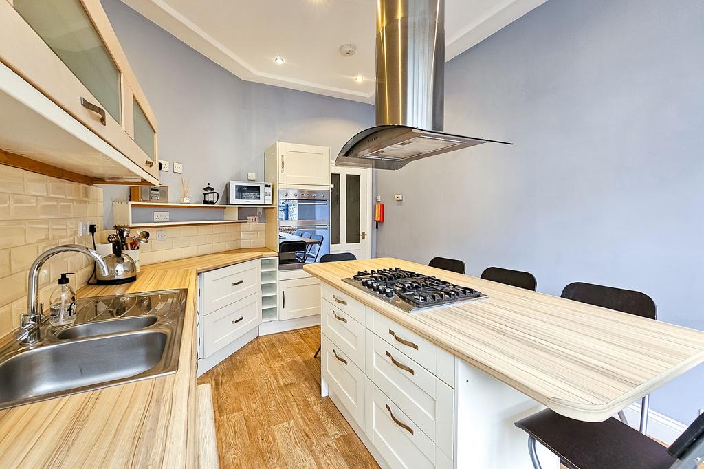Belmont Road, Harrogate, HG2 4 bed terraced house to rent £1,700 pcm