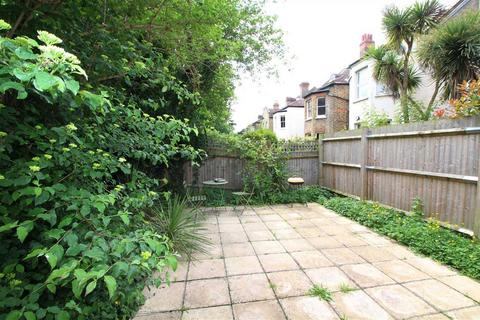 2 bedroom flat to rent, Romola Road, Herne Hill SE24