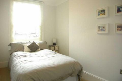 2 bedroom flat to rent, Romola Road, Herne Hill SE24