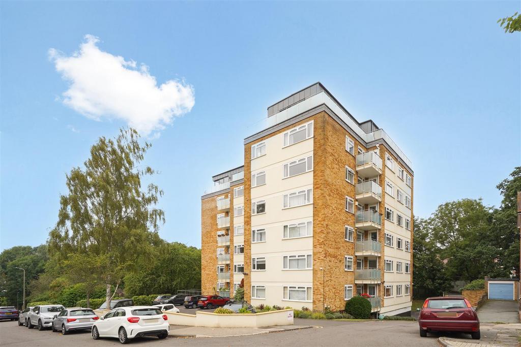Wickliffe Avenue, London 3 bed apartment for sale £599,000