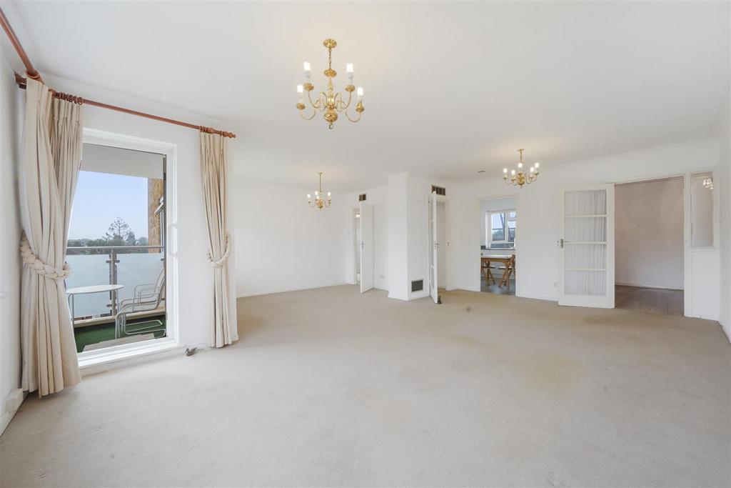 Wickliffe Avenue, London 3 bed apartment for sale £599,000