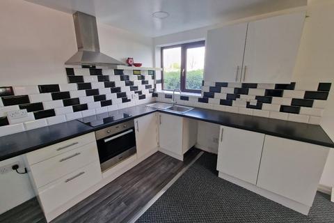 2 bedroom flat to rent, Goldthorn Court, Parkfield Road, Wolverhampton WV4