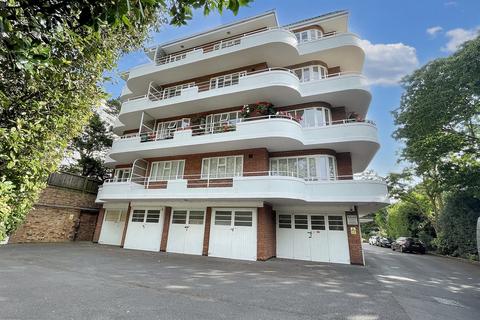 3 bedroom flat for sale, West Cliff