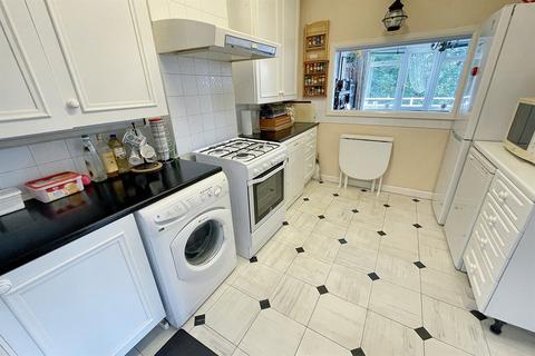 3 bedroom flat for sale, West Cliff