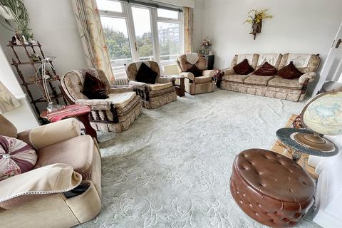 3 bedroom flat for sale, West Cliff