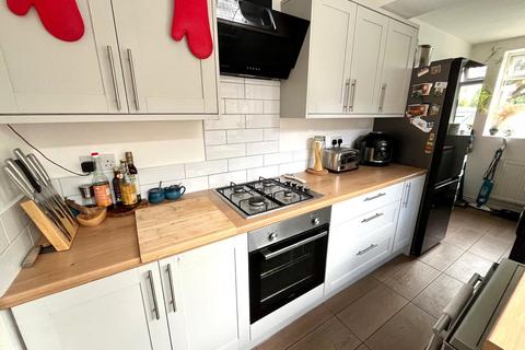 2 bedroom terraced house to rent, Heathside Road, Cheshire SK3