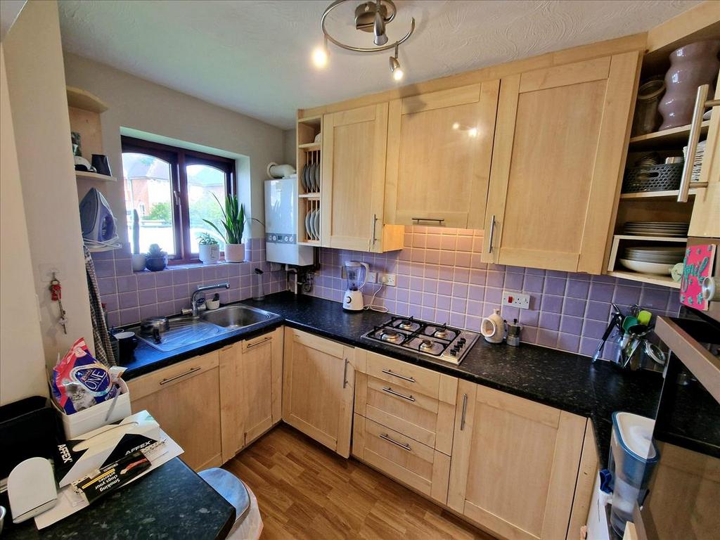 Overbury Avenue, Beckenham, BR3 2 bed terraced house to rent £1,800