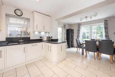 4 bedroom detached house for sale, High Firs Crescent, Harpenden